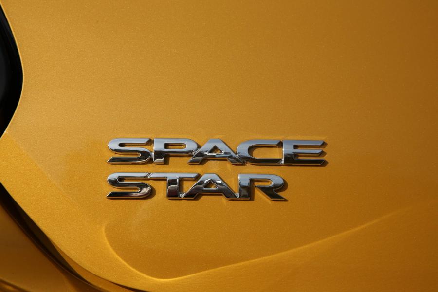 Логотип Mitsubishi Space Star 2020 года  (фото 16 из 49)